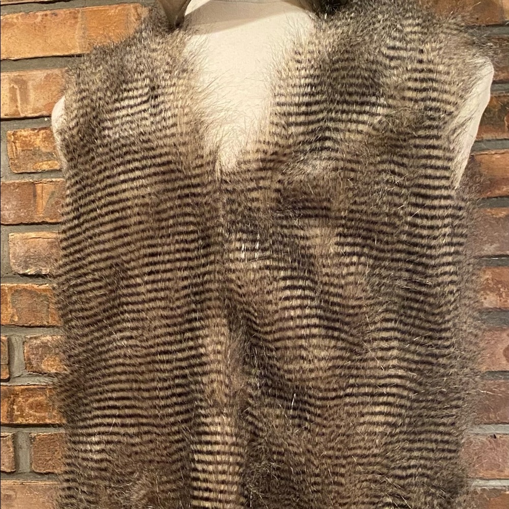 Amanda Blu Faux Feather Vest, Women’s Size Medium. Excellent condition!